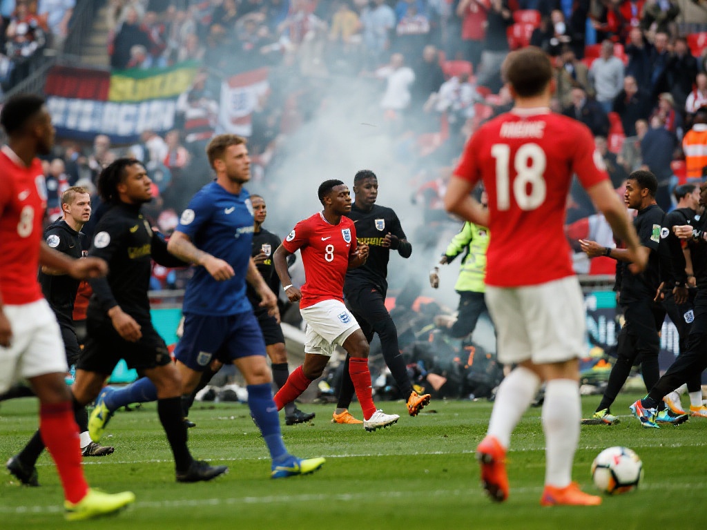 英格兰足球（英格兰足球历史与辉煌时刻解析）